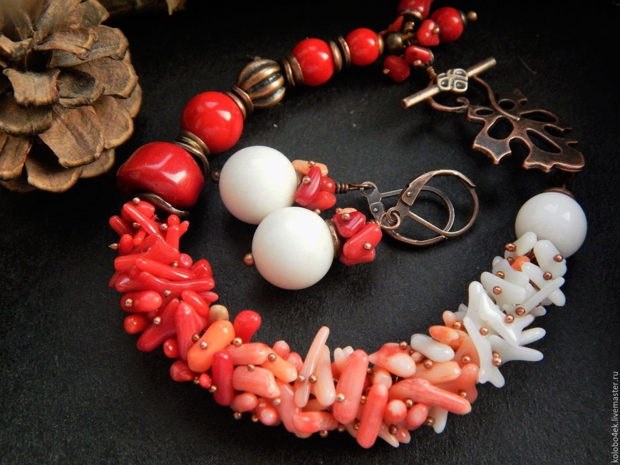 Round Pink Coral Beads