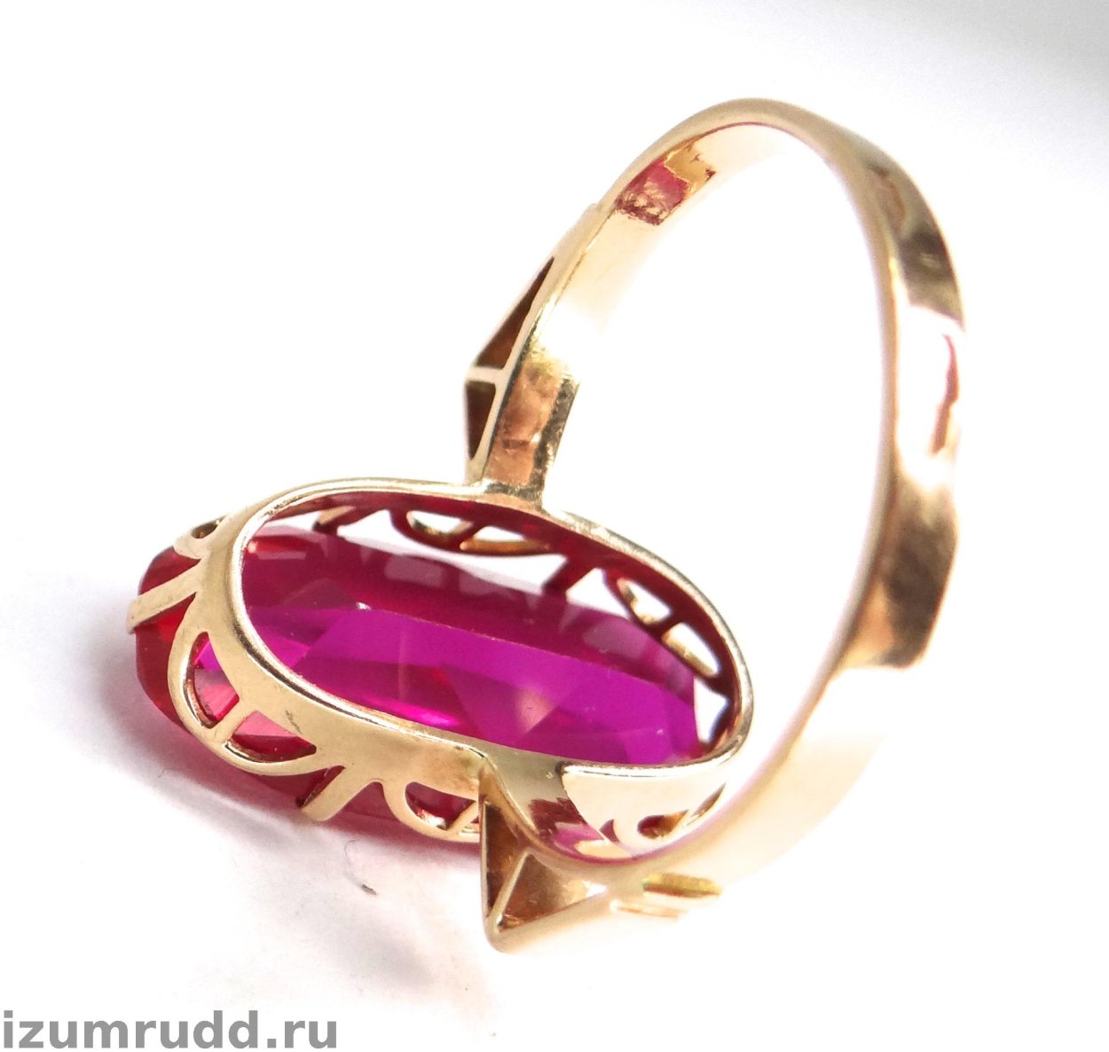 Перстень с корундом серебро 875