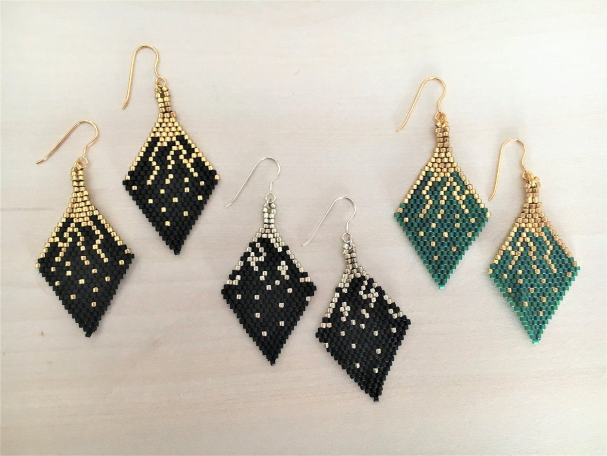 Сережки ромбики из бисера