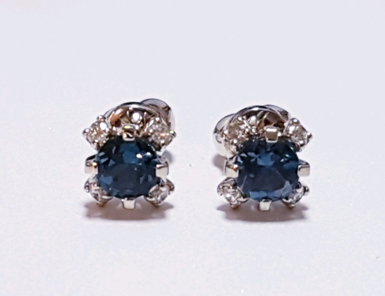 Jemerald серьги из серебра с черной шпинелью