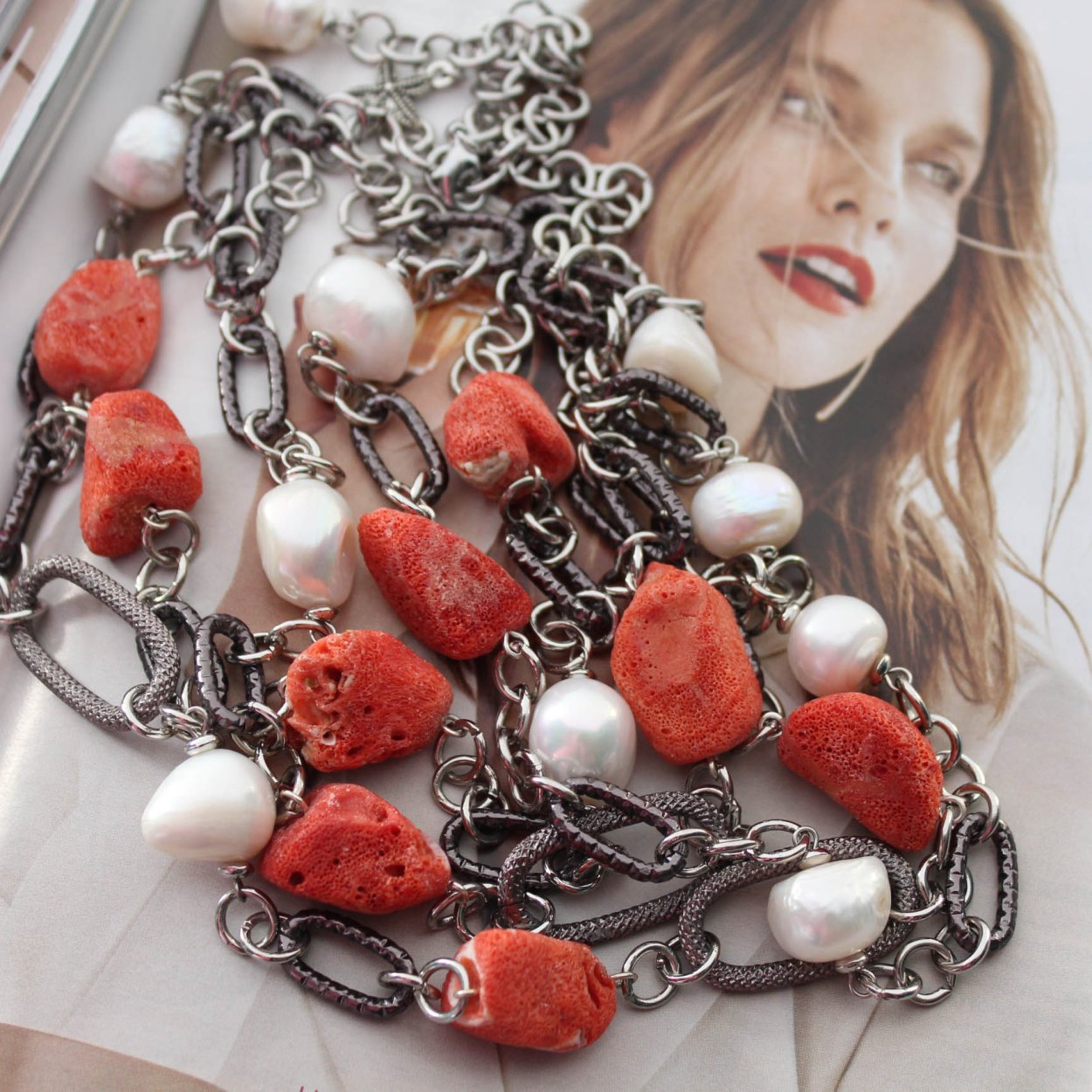 Серьги из красного коралла