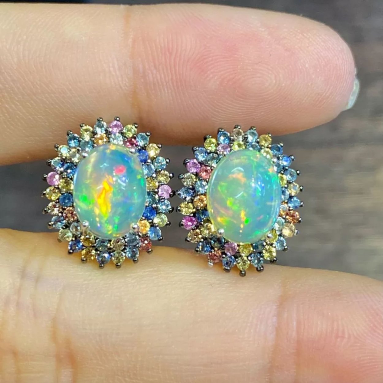 Серьги из красного опала