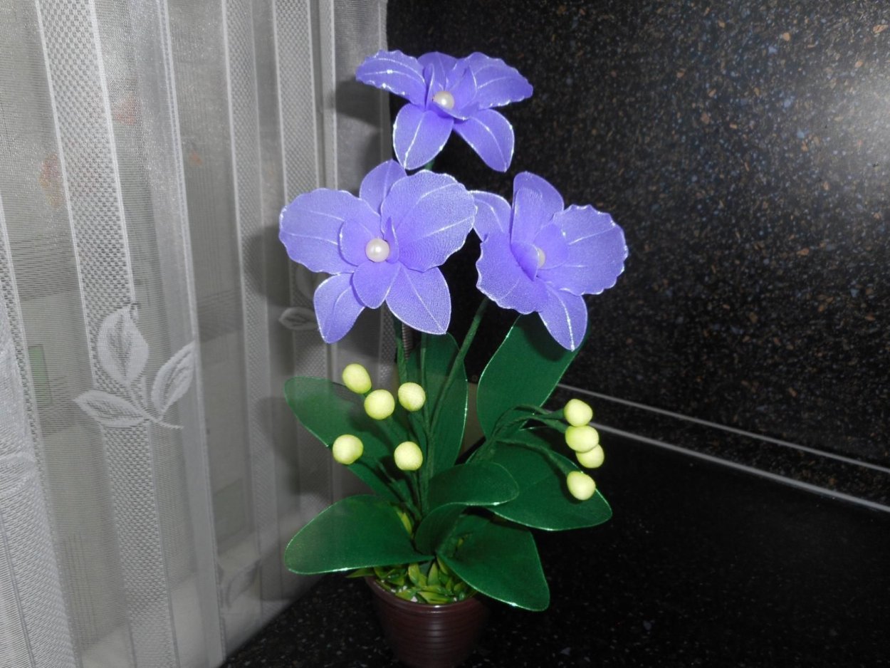 Цветы из капрона и проволоки