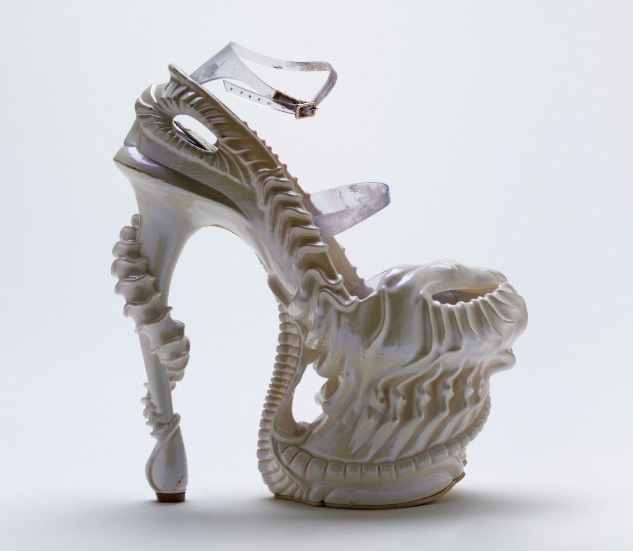 Alexander MCQUEEN С бабочками ботинки