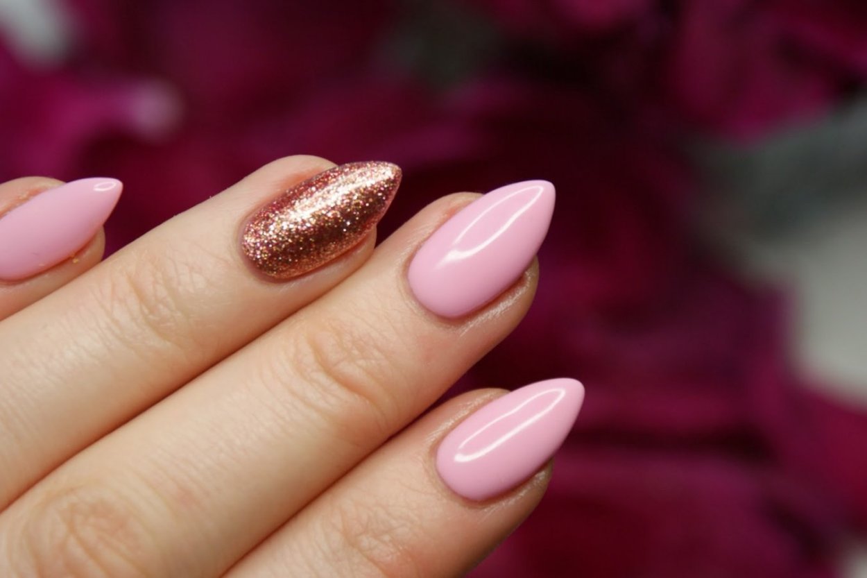 Ногти розовое золото