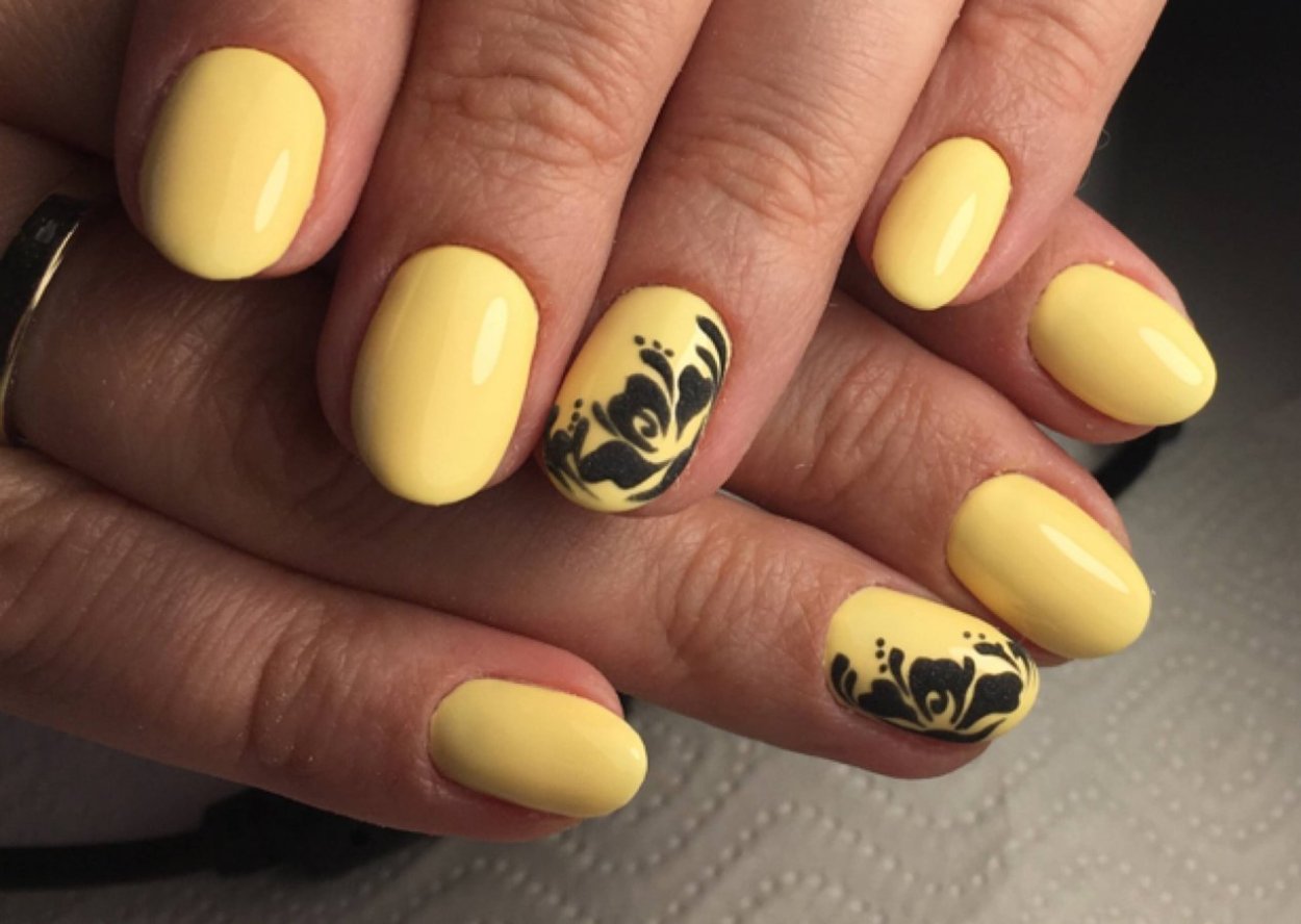 Сочетание желтого цвета на ногтях