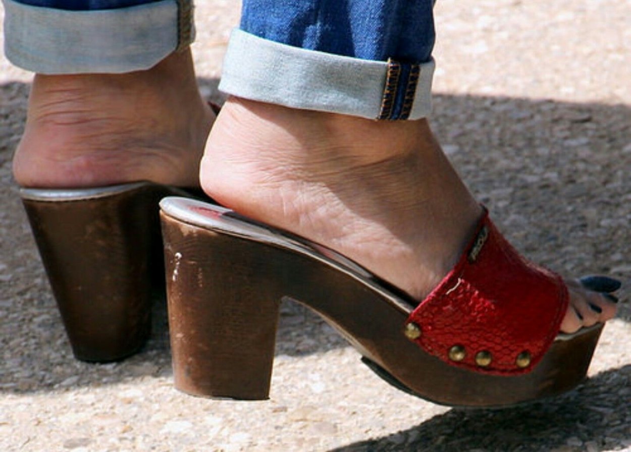 Wooden Mules feet