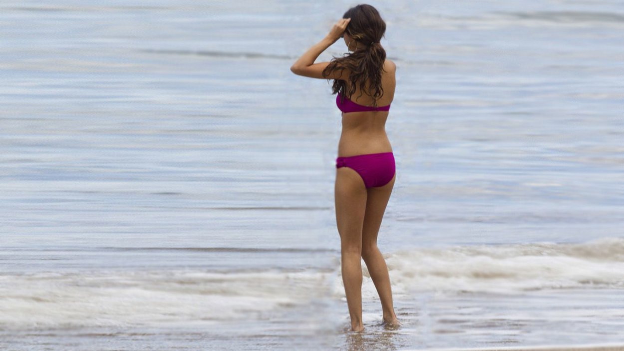 Selena Gomez в купальнике 2011