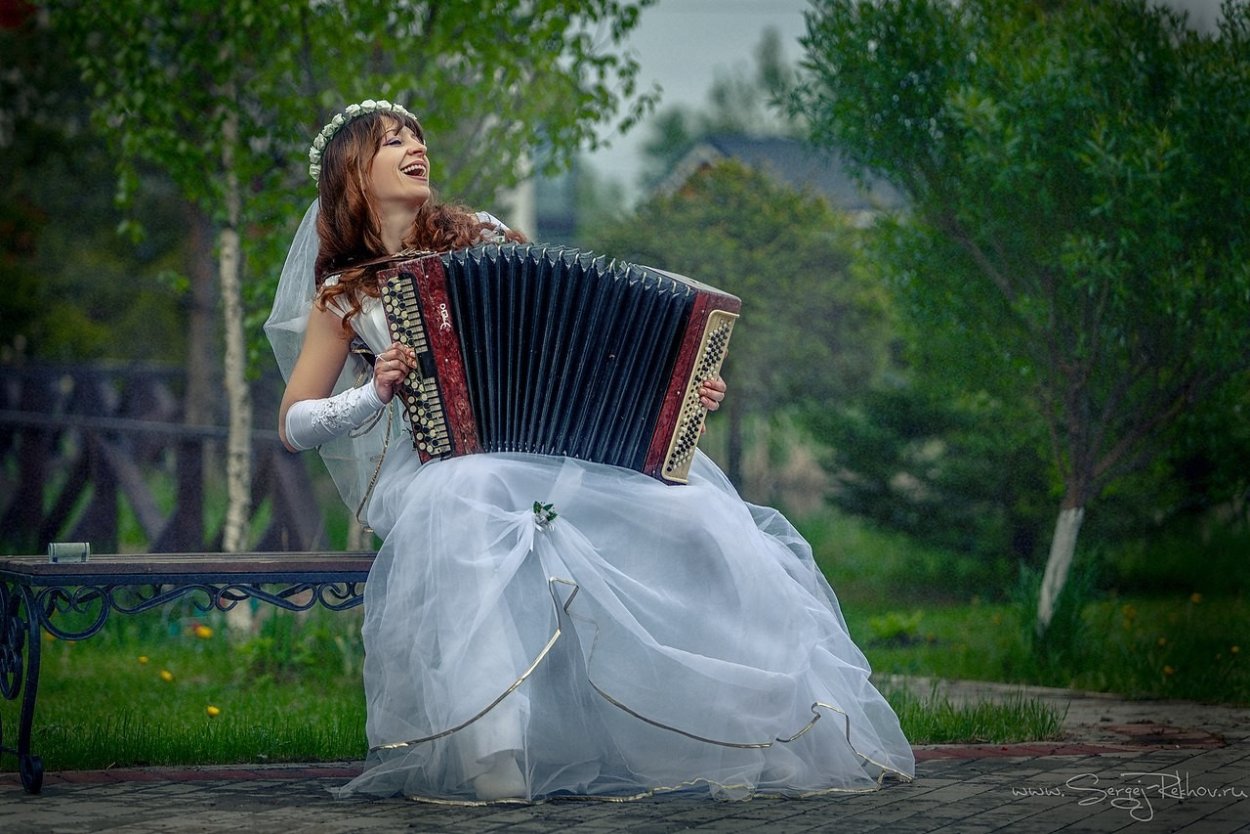 Невеста с баяном