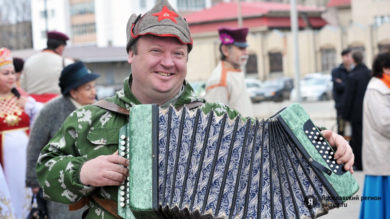 Солдат баянист