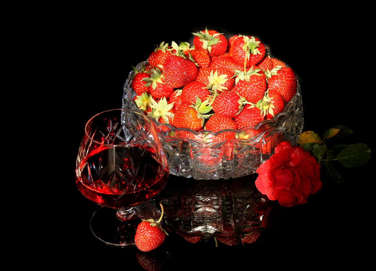 Вино с клубникой