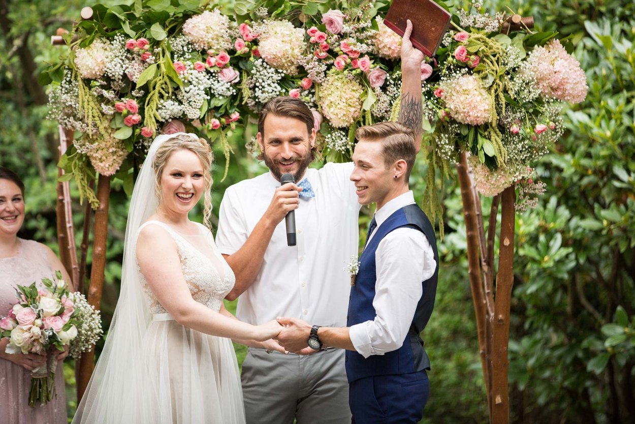 Bridal Style carry