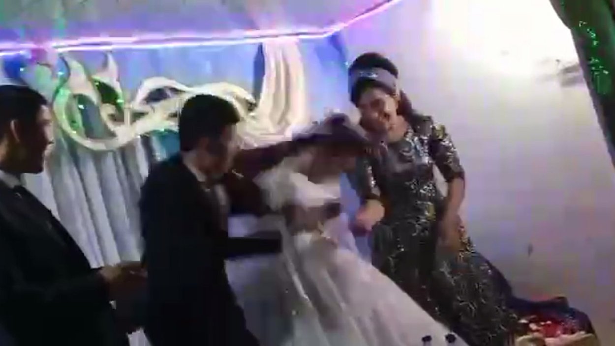 Жених ударил невесту на свадьбе