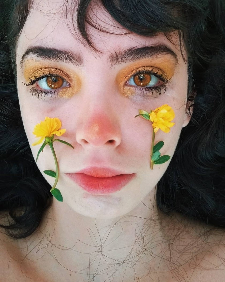 Цветы на лице