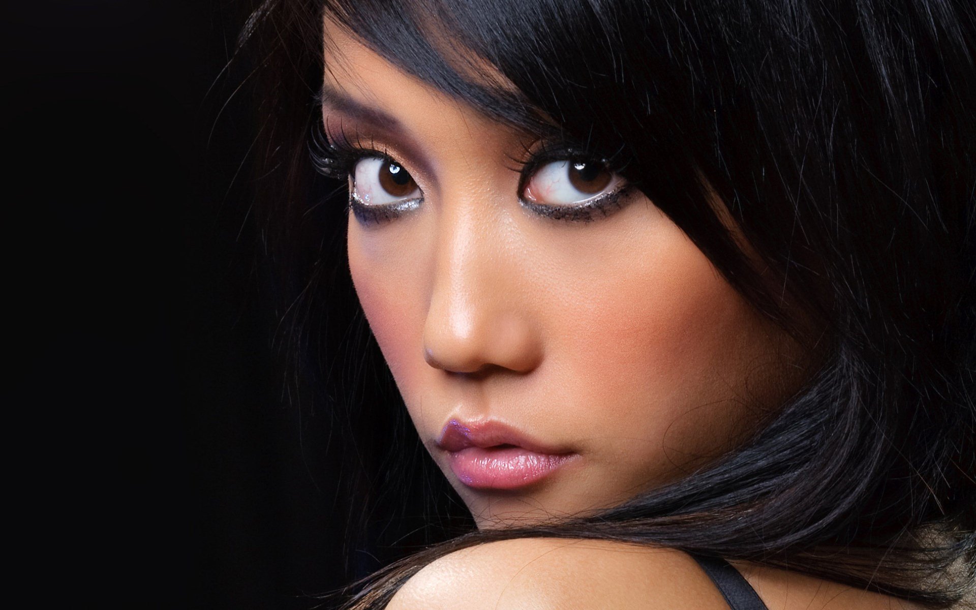 Лицо красивой азиатки. Азиатские девушки. Красивые глаза азиаток. Красивые азиатские девушки. Красивые лица азиаток.
