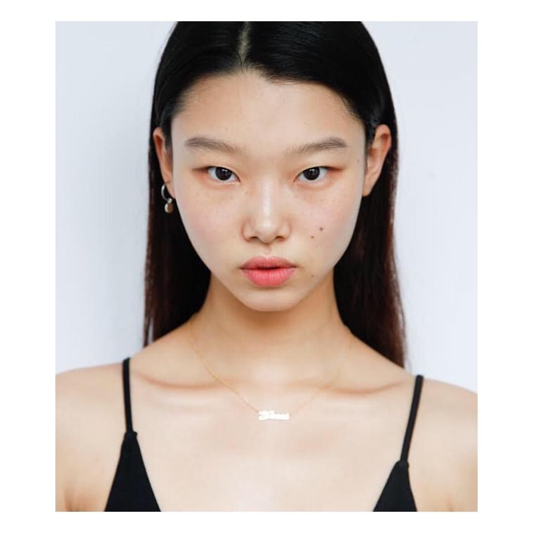 Yoon young Bae без макияжа