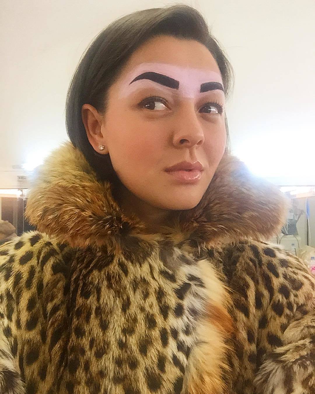 Анжелика бровастая