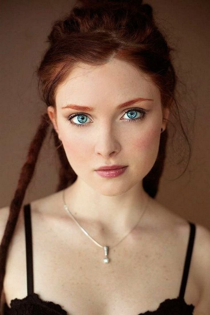 Рыжие с голубыми глазами