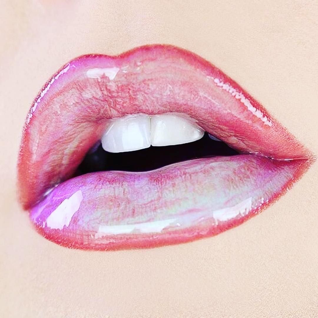 Gloss and lips фф. Глосс для губ. Блеск для губ. Глянцевые губы. Красивые губы с блеском.