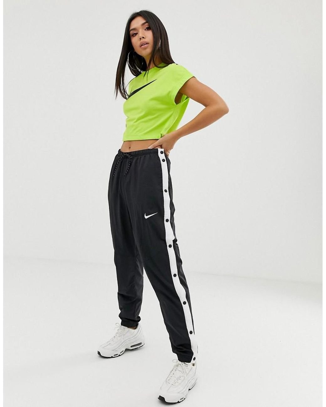 Спортивные штаны фото. Брюки Nike Popper Pant. Спортивные штаны Nike pantaloni sportivi. Nike Black and White Popper track Pants. Штаны найк с кнопками по бокам.