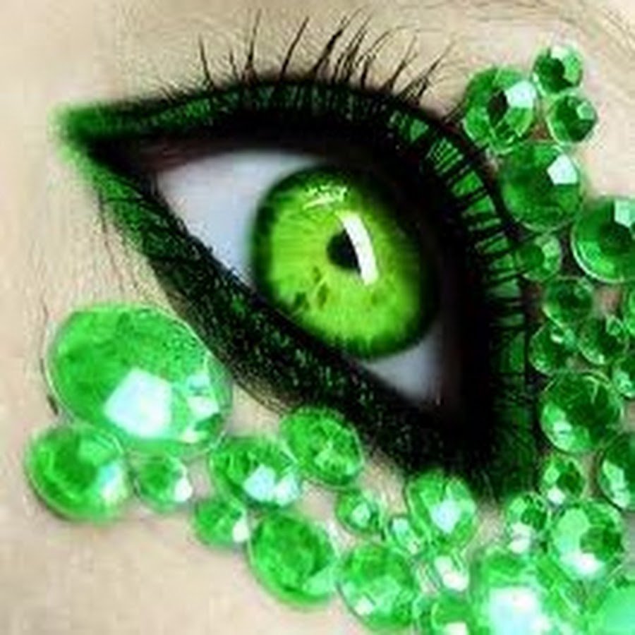 Изумрудно зеленые глаза