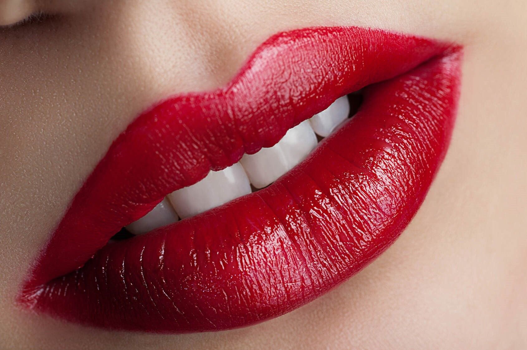 Губы в помаде ремикс. Красивые женские губы. Красивые губки. Красная помада. Красные губы.