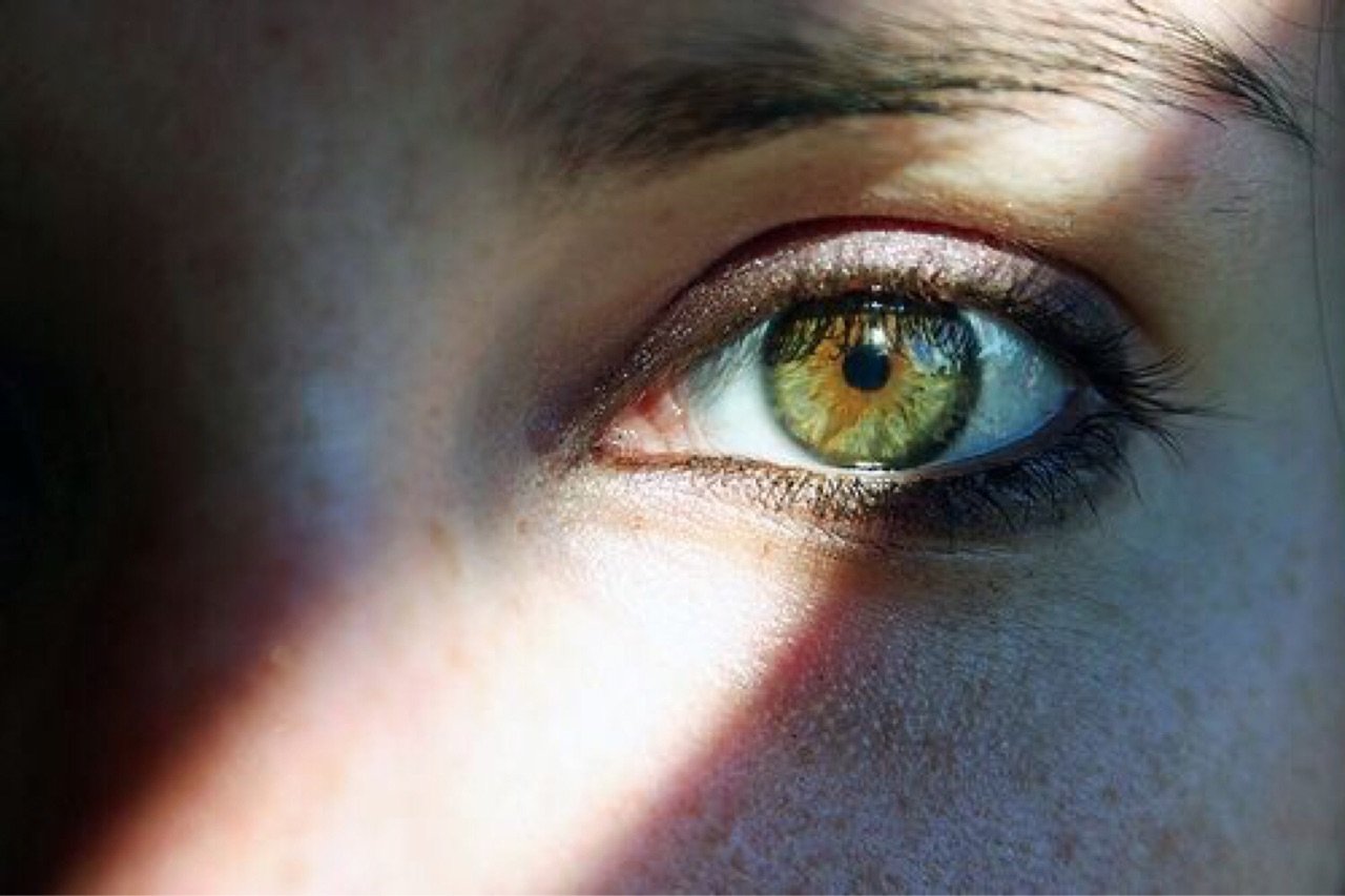 Зеленые глаза с Карим пятном Эстетика