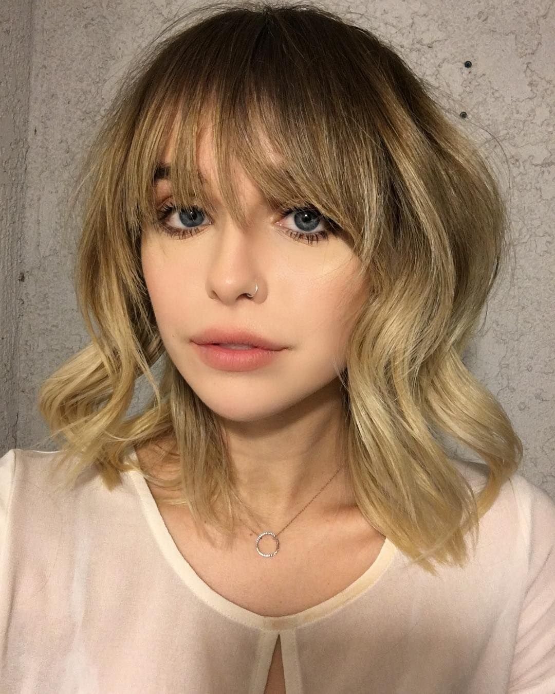 Acacia Brinley с челкой