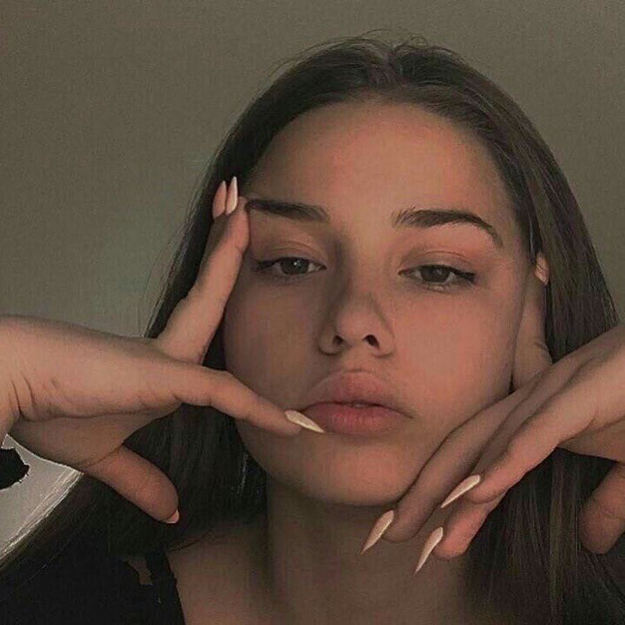 Красивые карие глаза