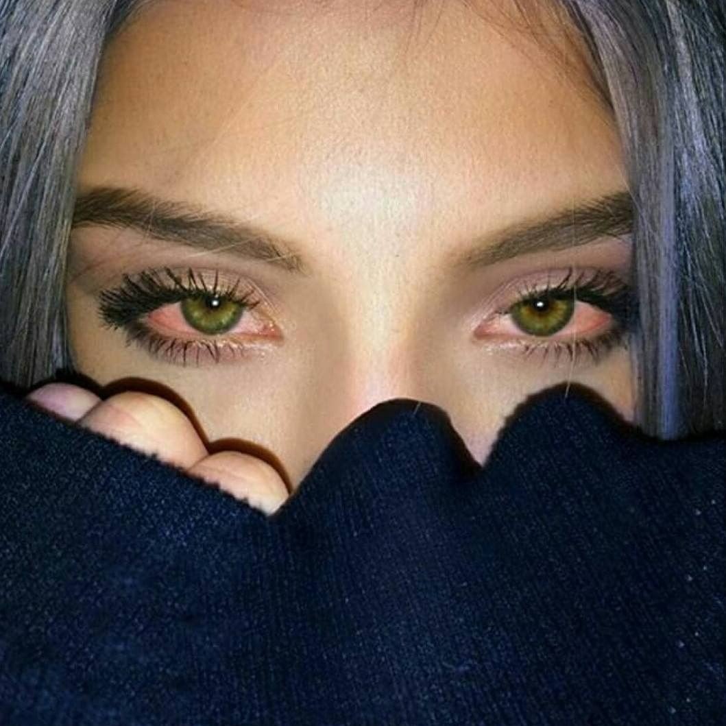 Накуренные глаза девушки