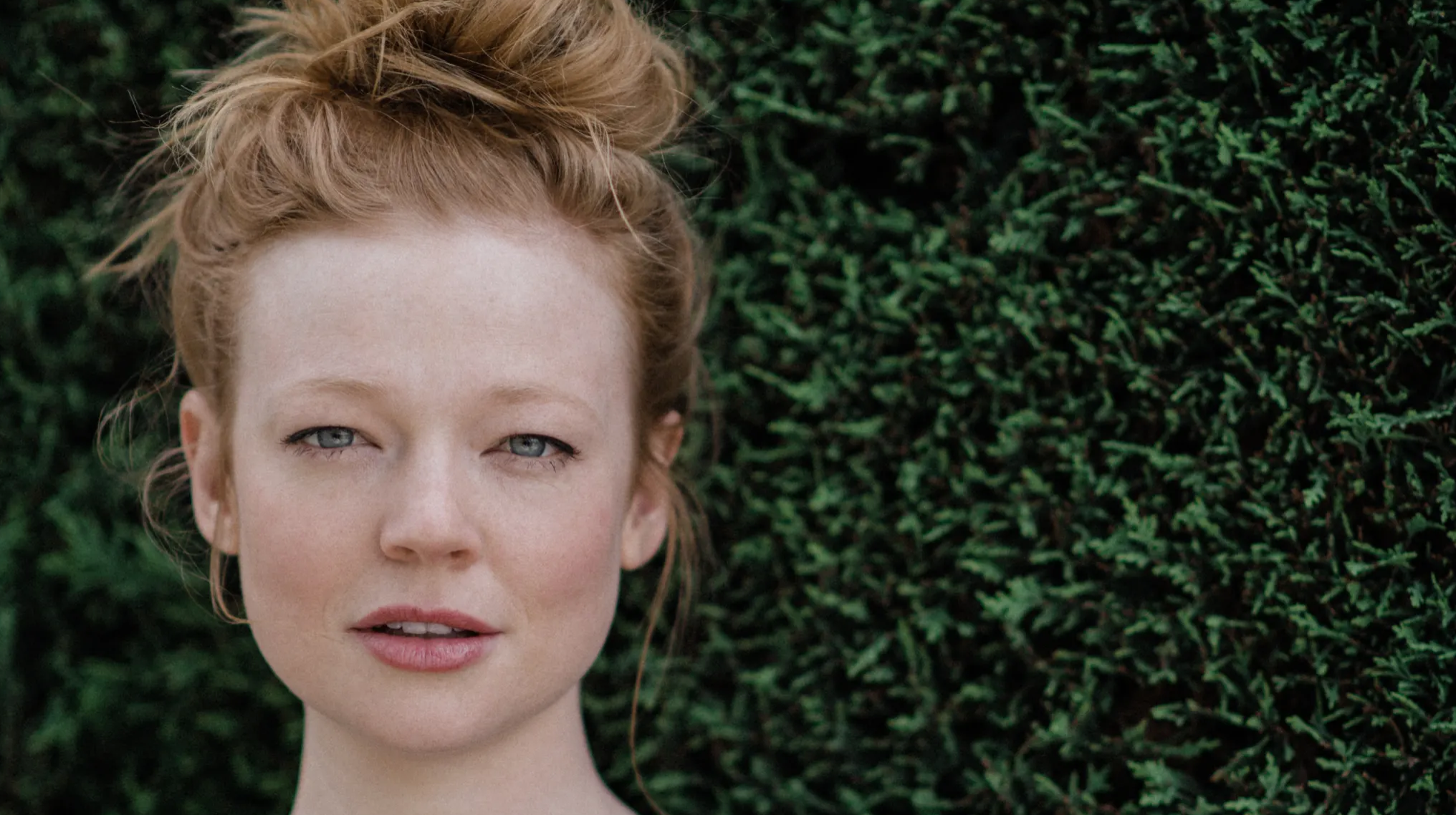 Sarah is busy she. Sarah Snook body. Sarah Snook Predestination.