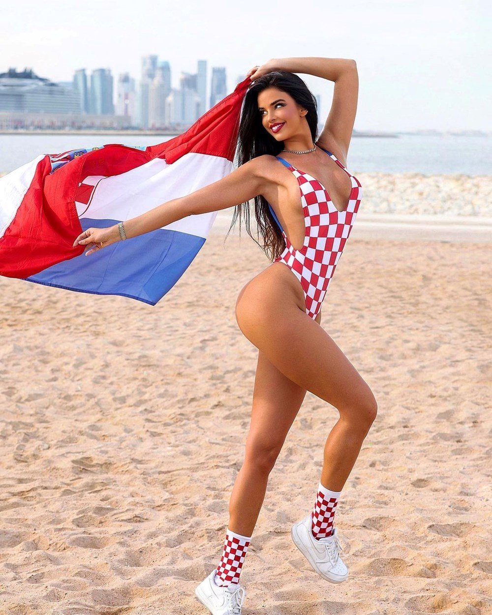 Горячие красотки