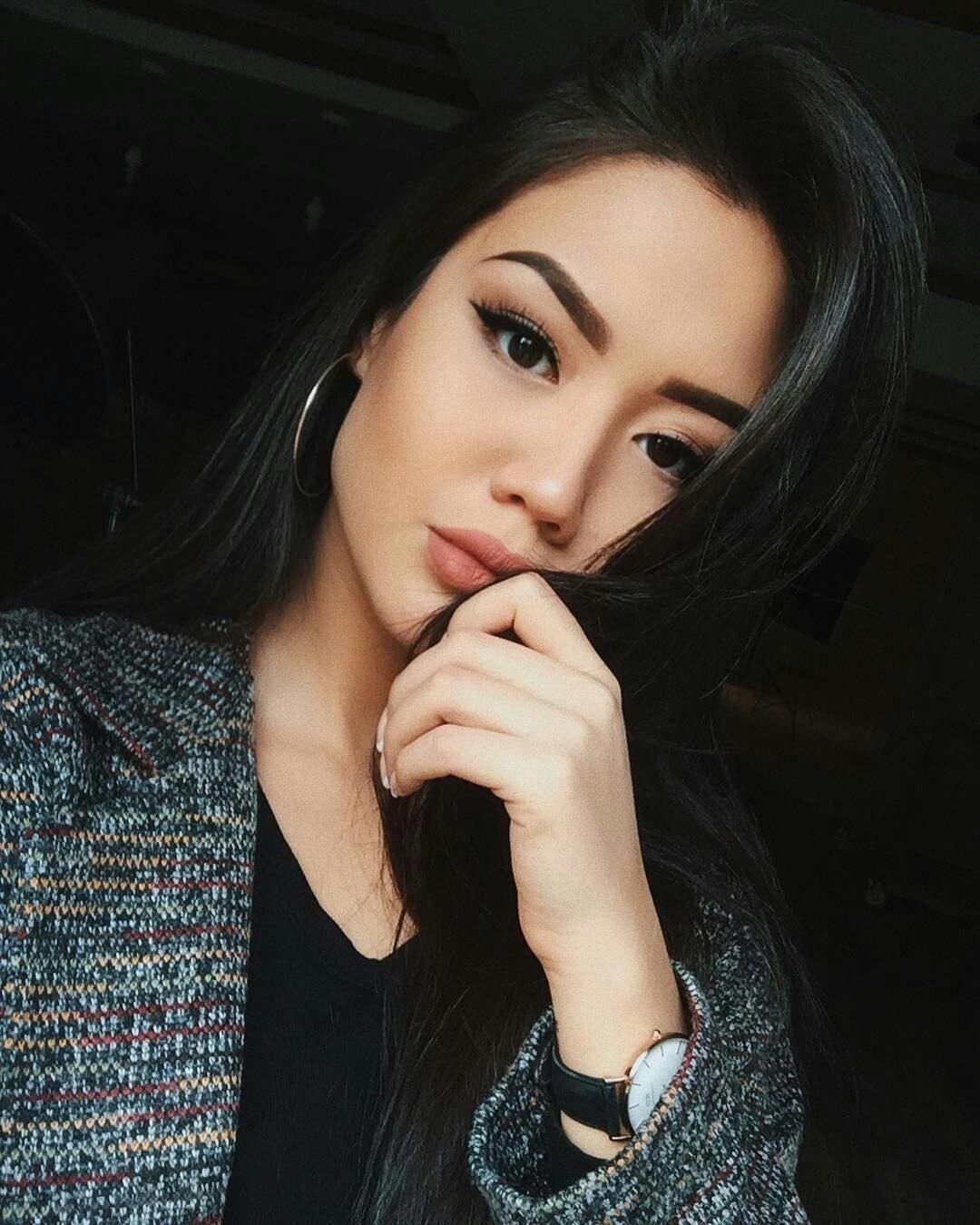 Айжан Асемова селфи