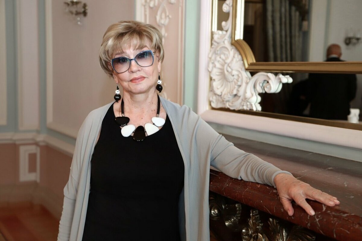 Вера Алентова ноги