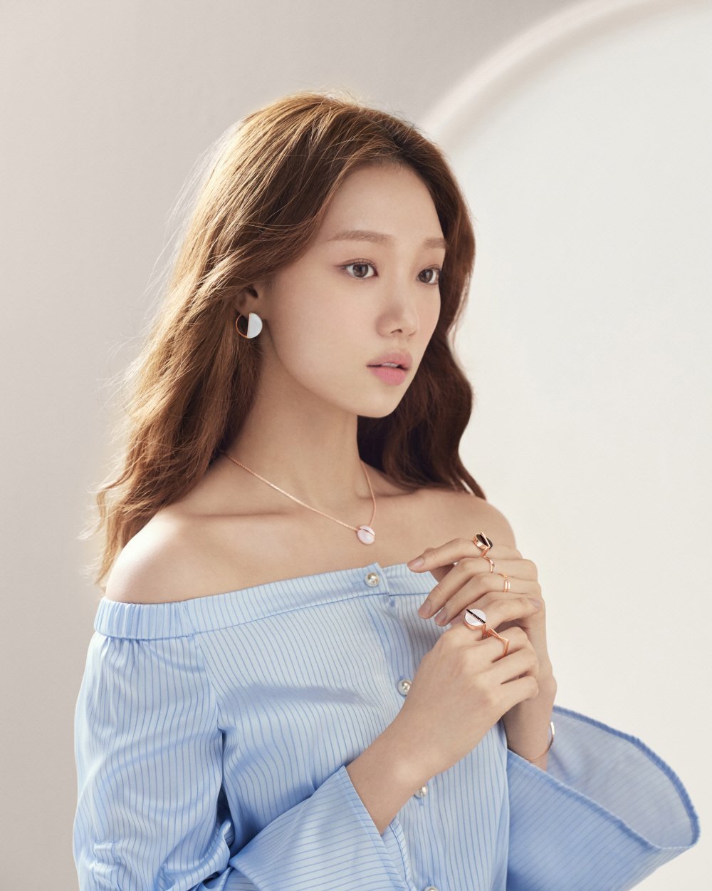 Сон дже ген 1978. Ли сон ген. Lee Sung-Kyung. Lee Sung Kyung 2017. Lee Sung-Kyung Фея.