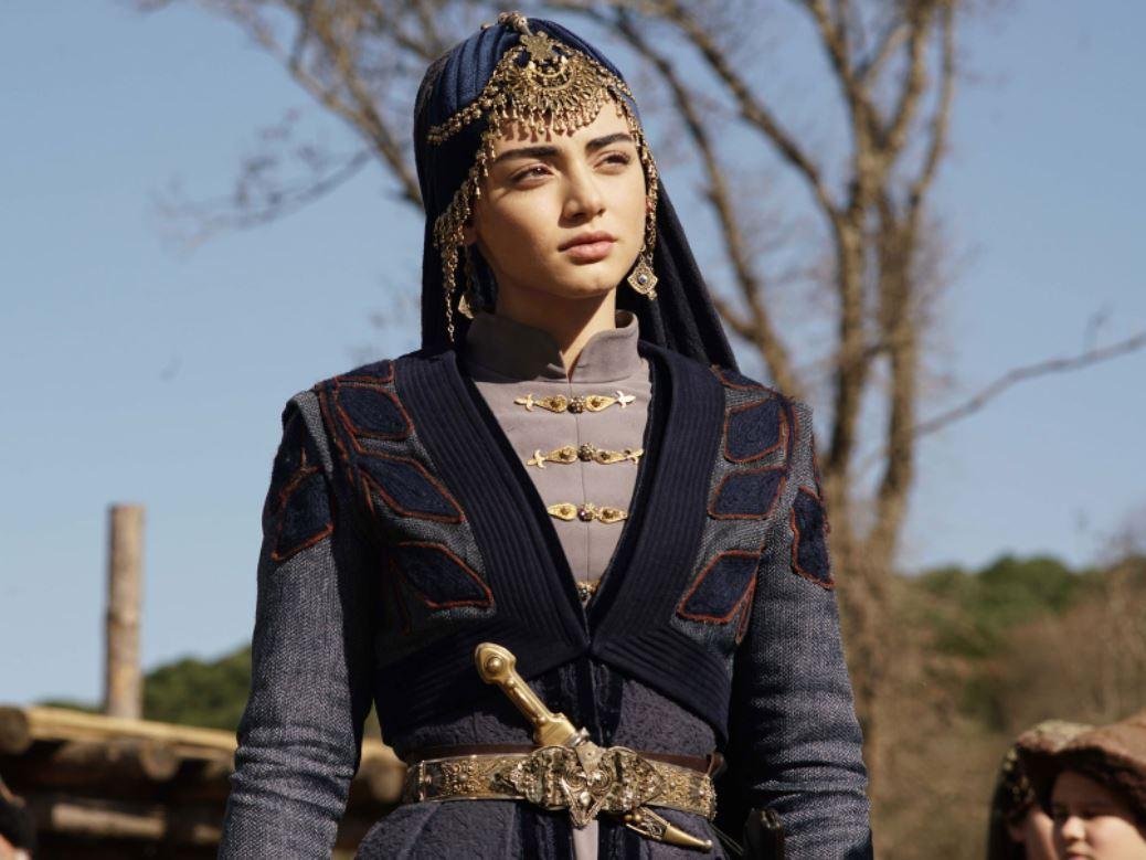 Основание осман бала хатун. Башулу Хатун актриса. Озге Торер бала Хатун.