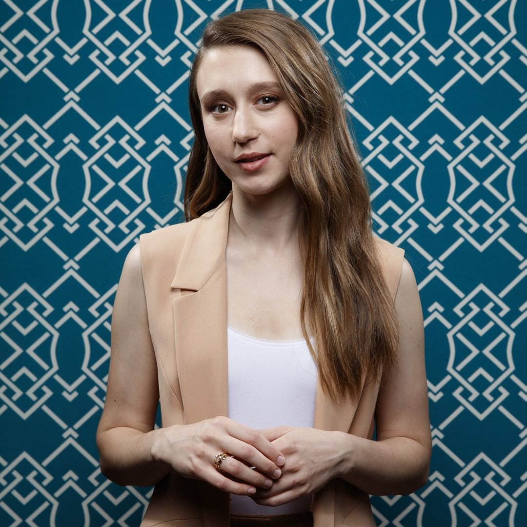 Taissa Farmiga в купальнике