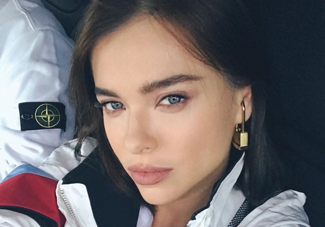 Елена Темникова губы