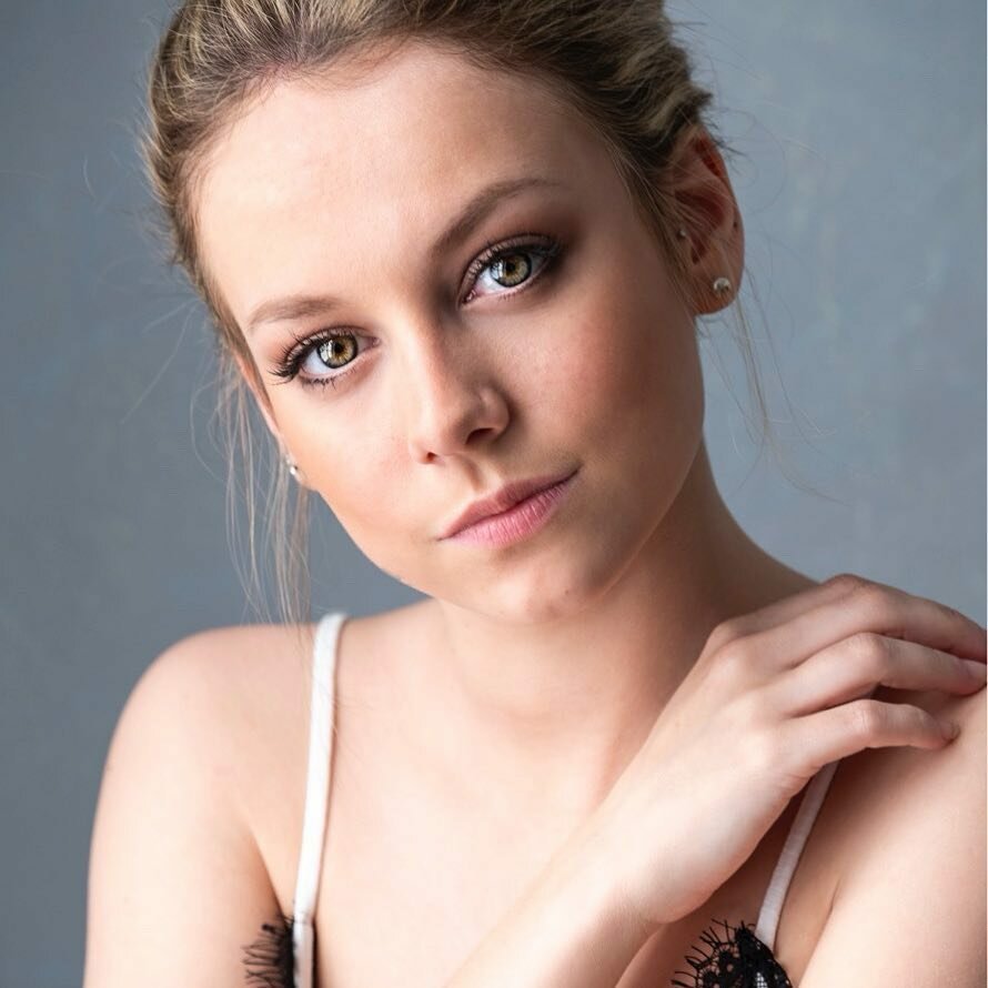 Ester Exposito элита Карла