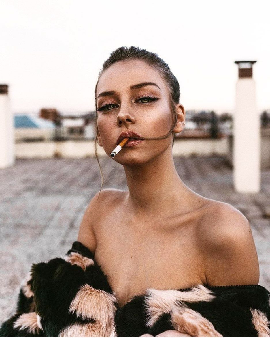 Эстер Экспозито элита Карла