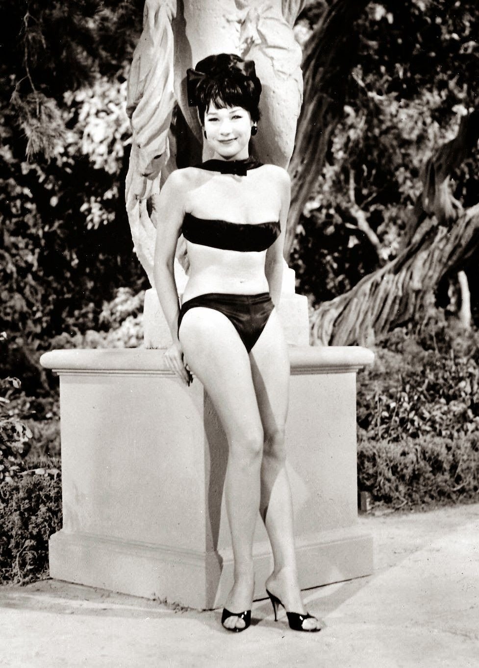 Shirley MACLAINE