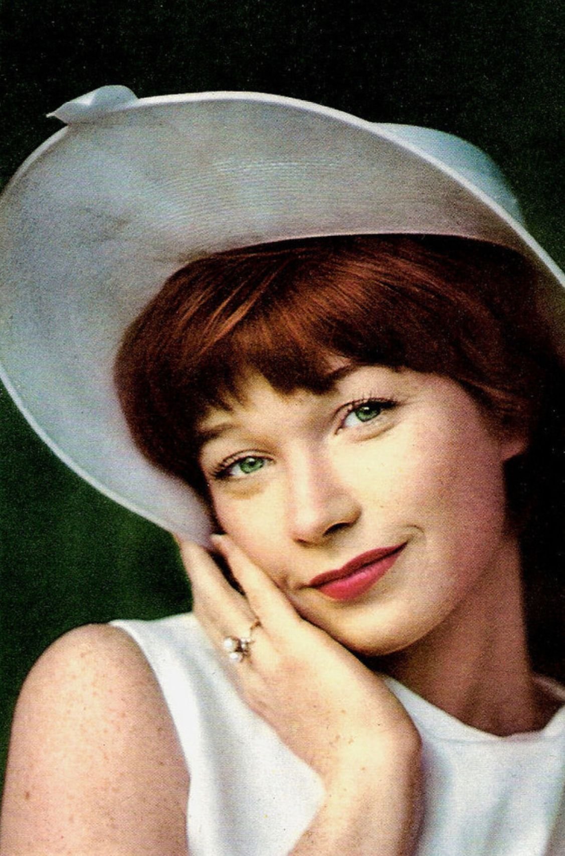 Shirley MACLAINE