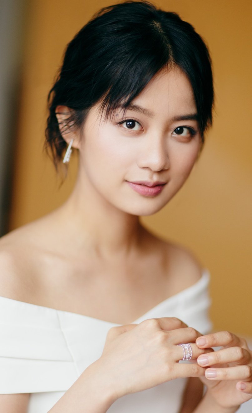 Китайский тин. Ли Тин Тин. Ли Тин Тин китайская актриса. Цзин Тянь китайская актриса. Китайские актрисы 2022 года.