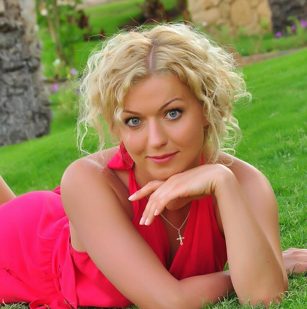 Julia Pink Gallery