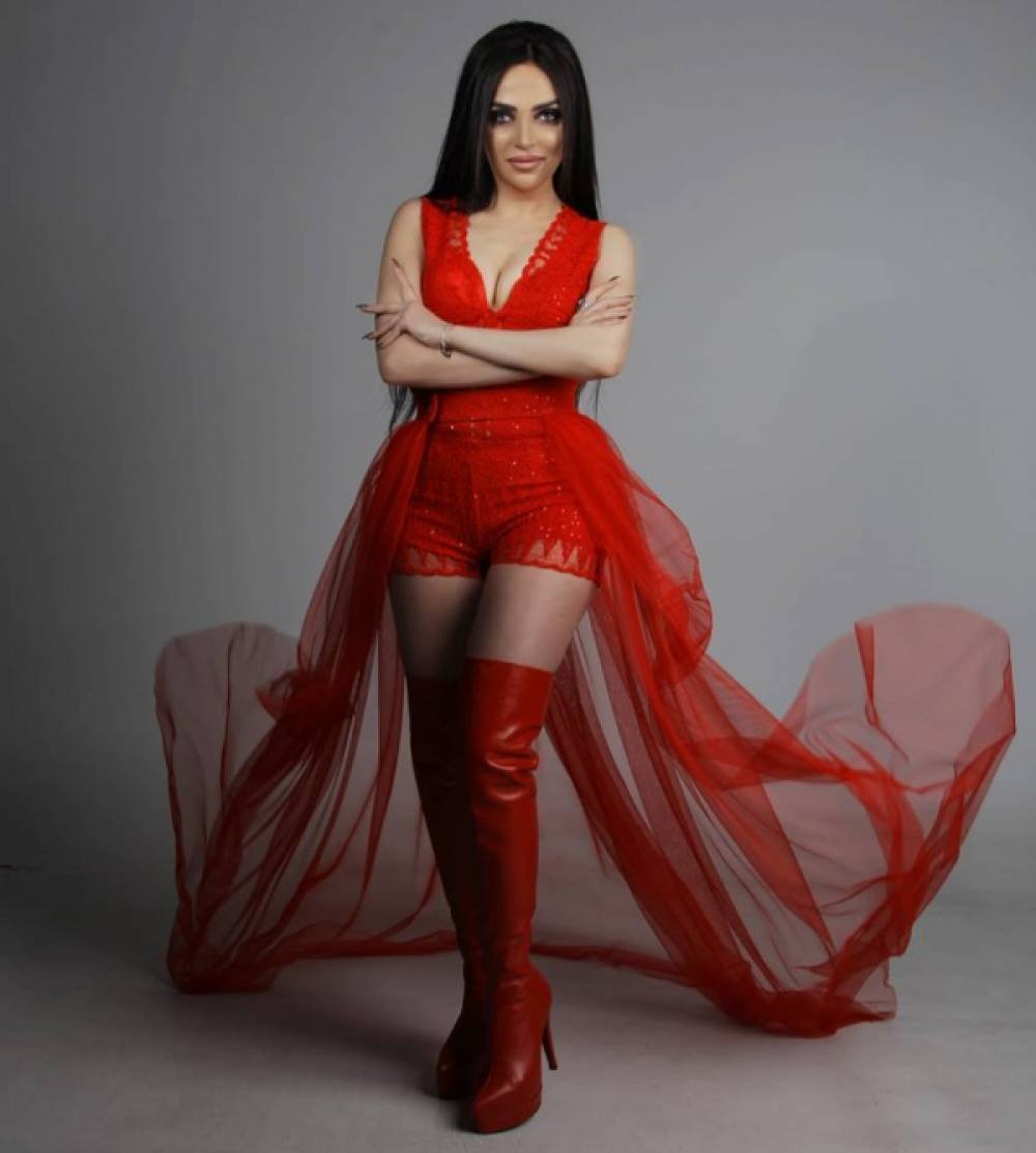 Angelina Petrova у бассейна