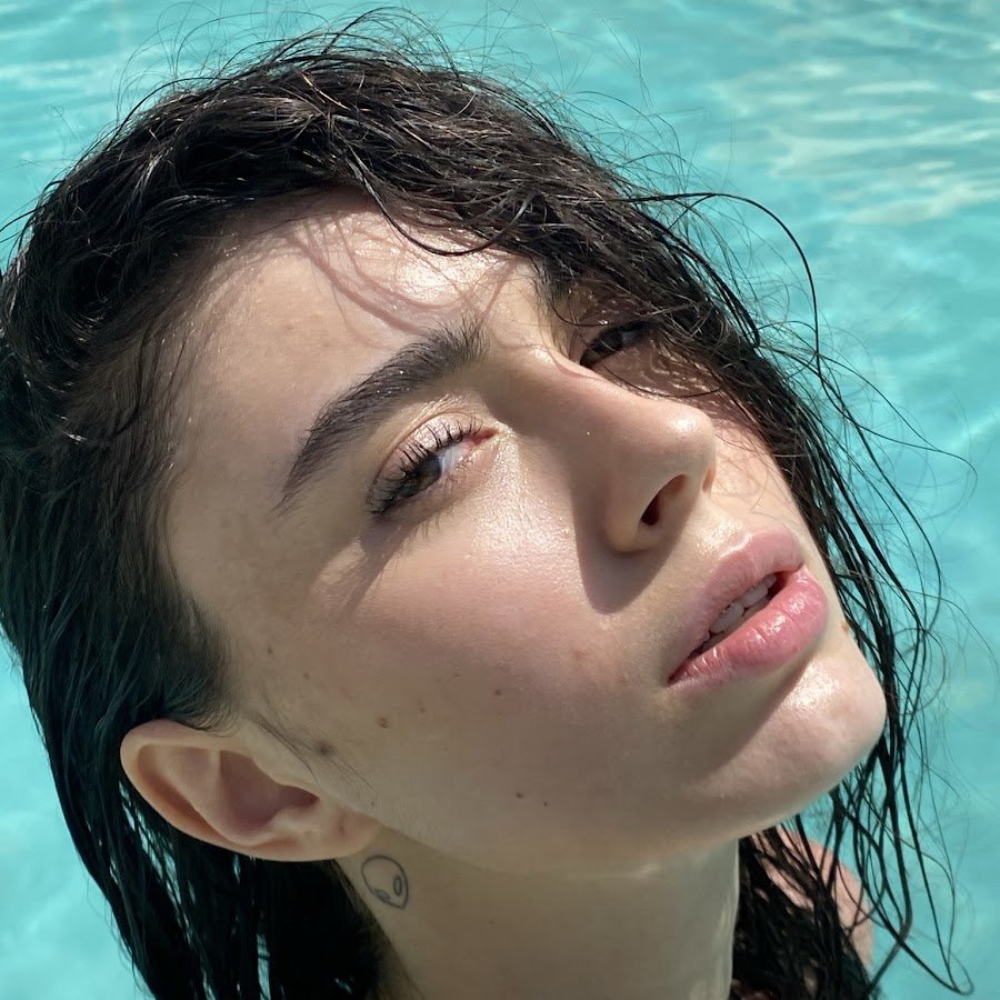 Модель Crina Maria
