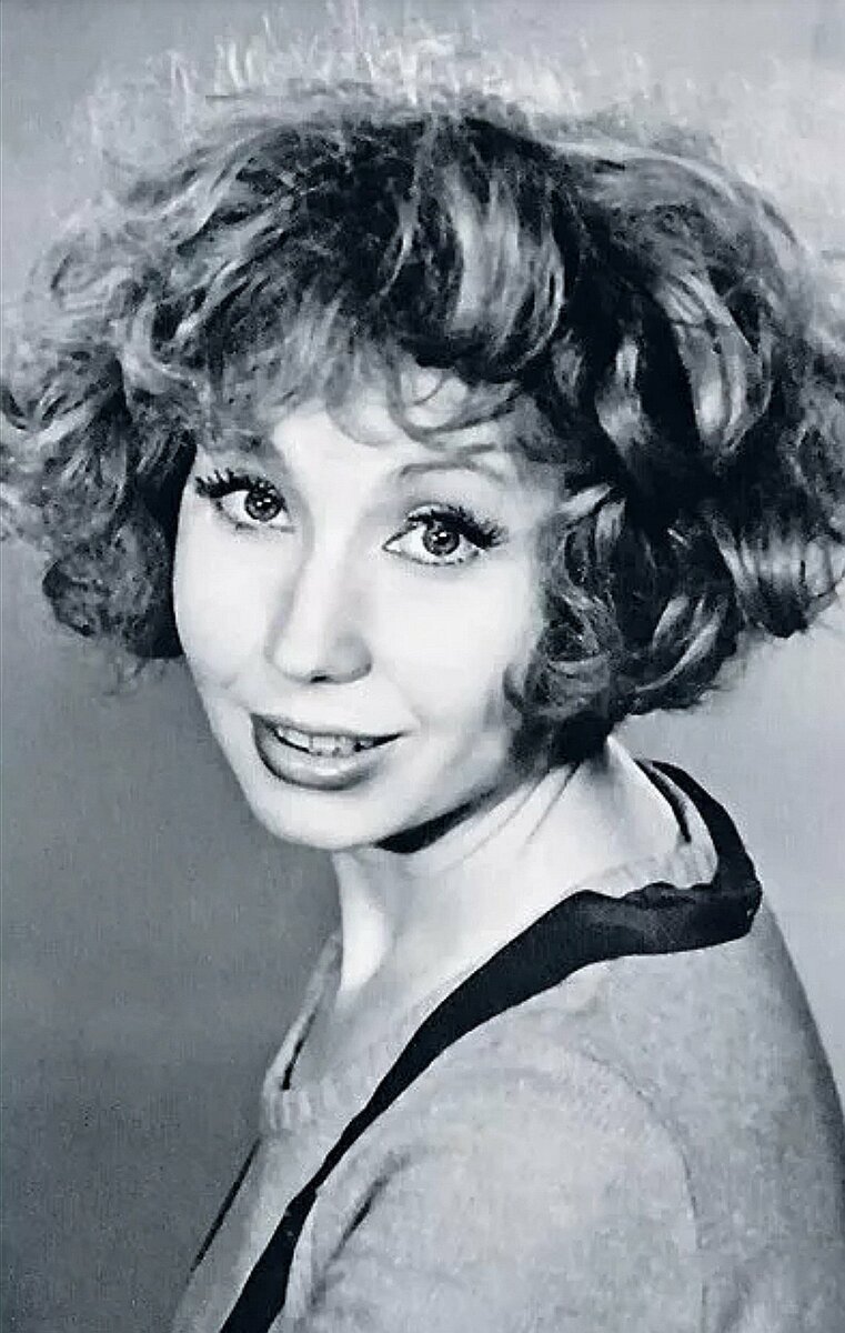 Алла Демидова