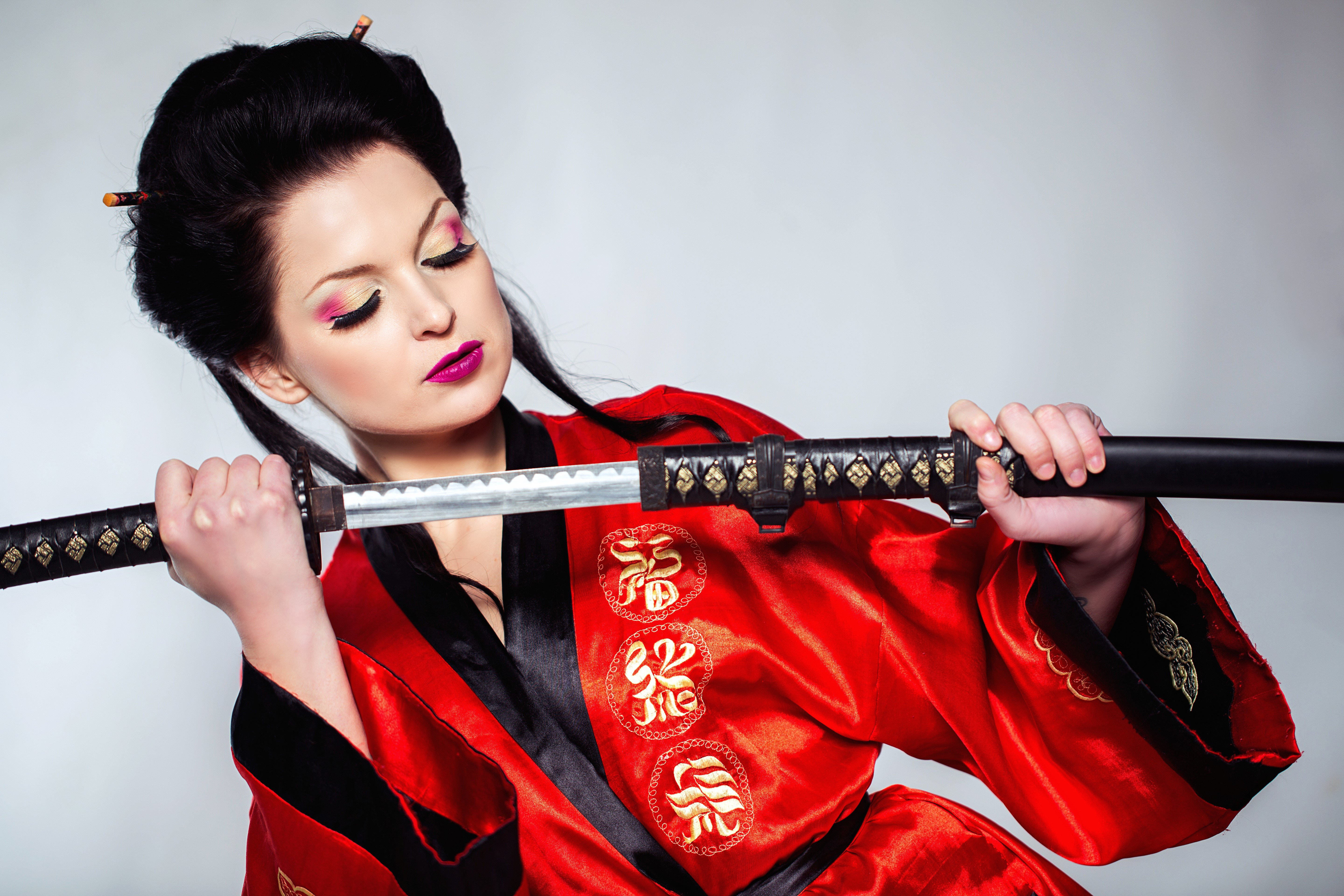 Samurai girl. Онна-бугэйся Самураи-женщины. Мелани Джарнсон катана. Япония кимоно катана.