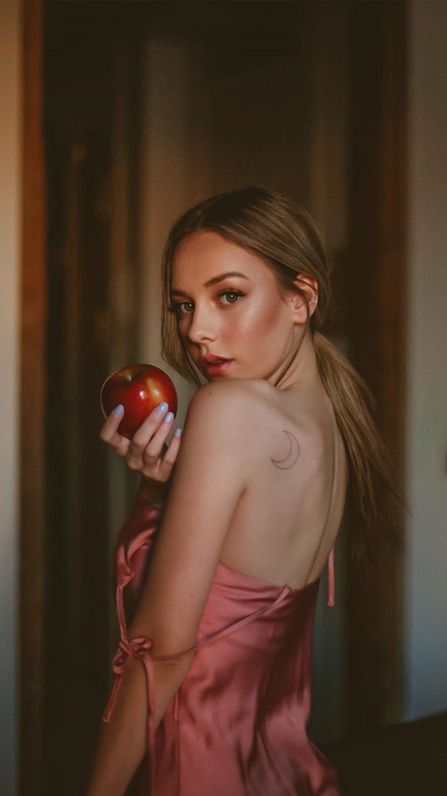 Эстер Экспозито Карла