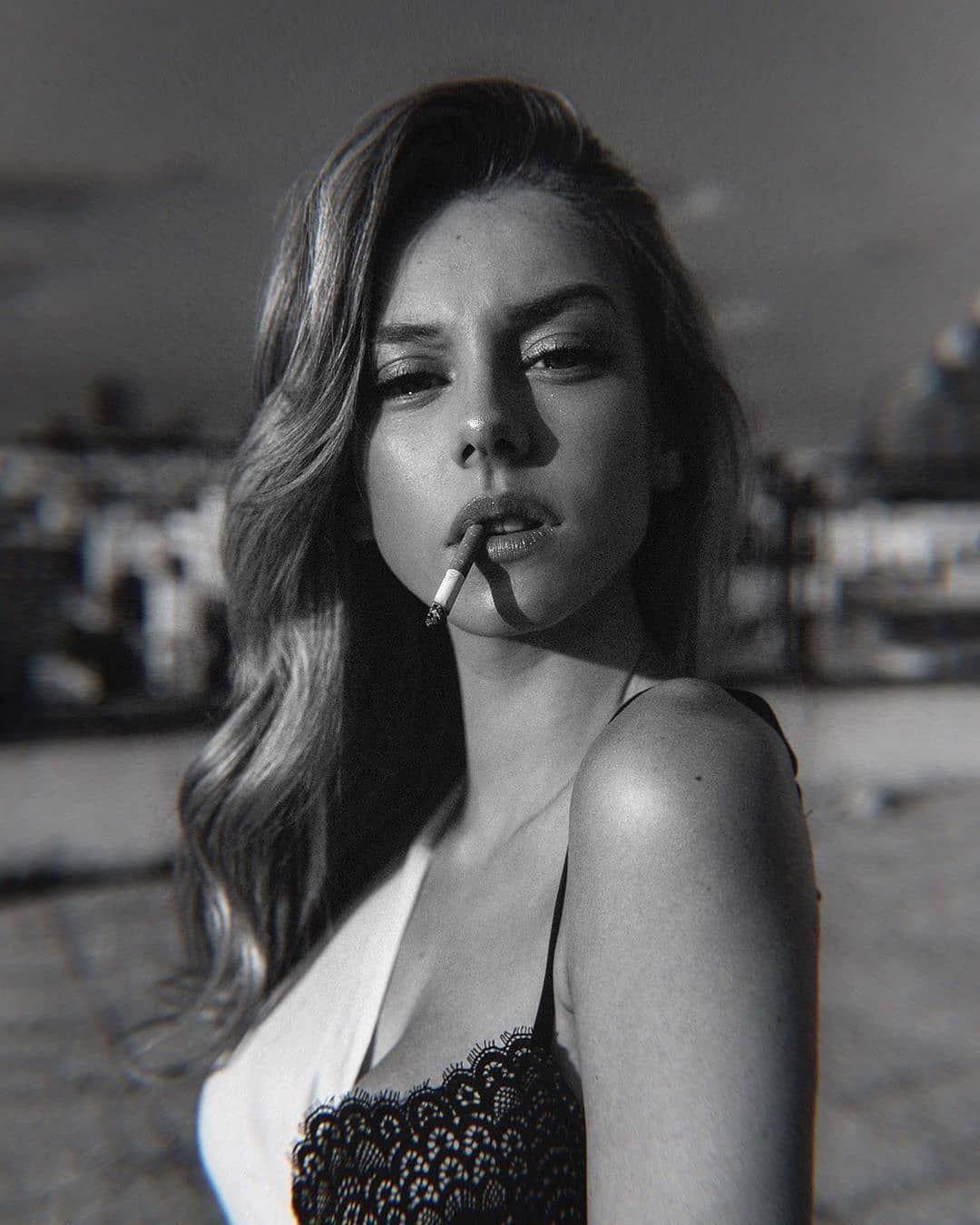 Ester Exposito элита Карла